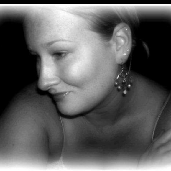 Meet your Posher, Elle - Picture 1 of 1